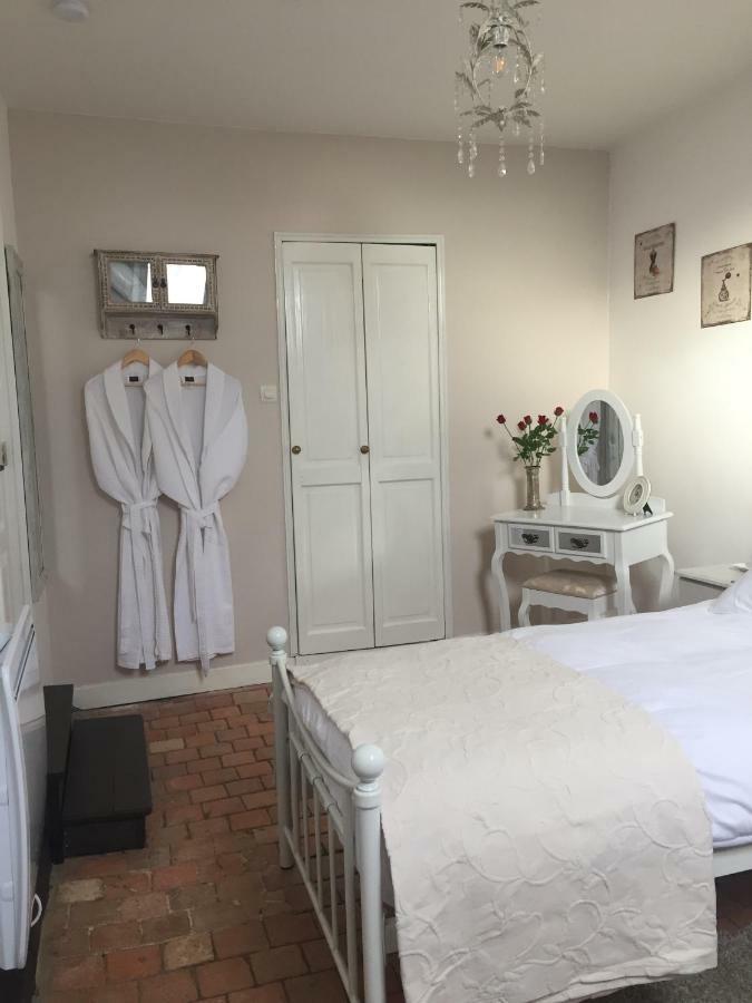 No 3 Route De Lingramiere Bed & Breakfast La Ferte-Mace Ngoại thất bức ảnh